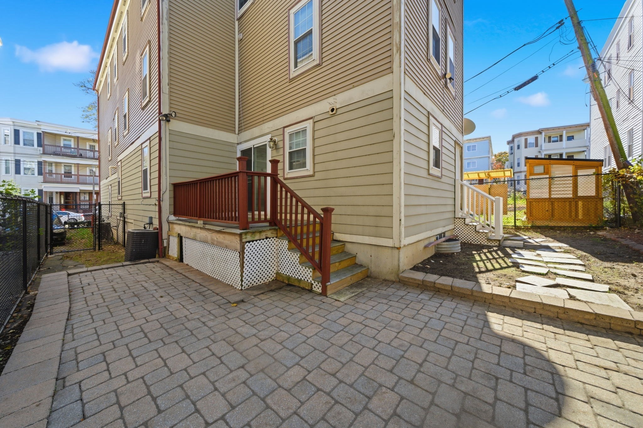 25 Sutton St # 25 Property Photo 3