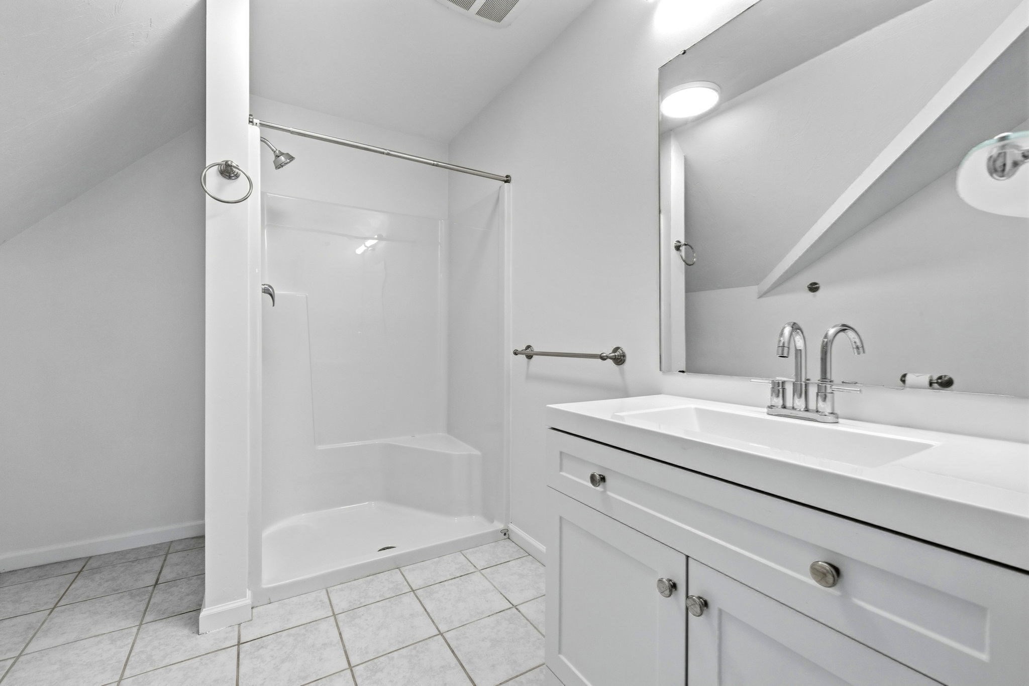 19 Russell Place # 19 Property Photo 6