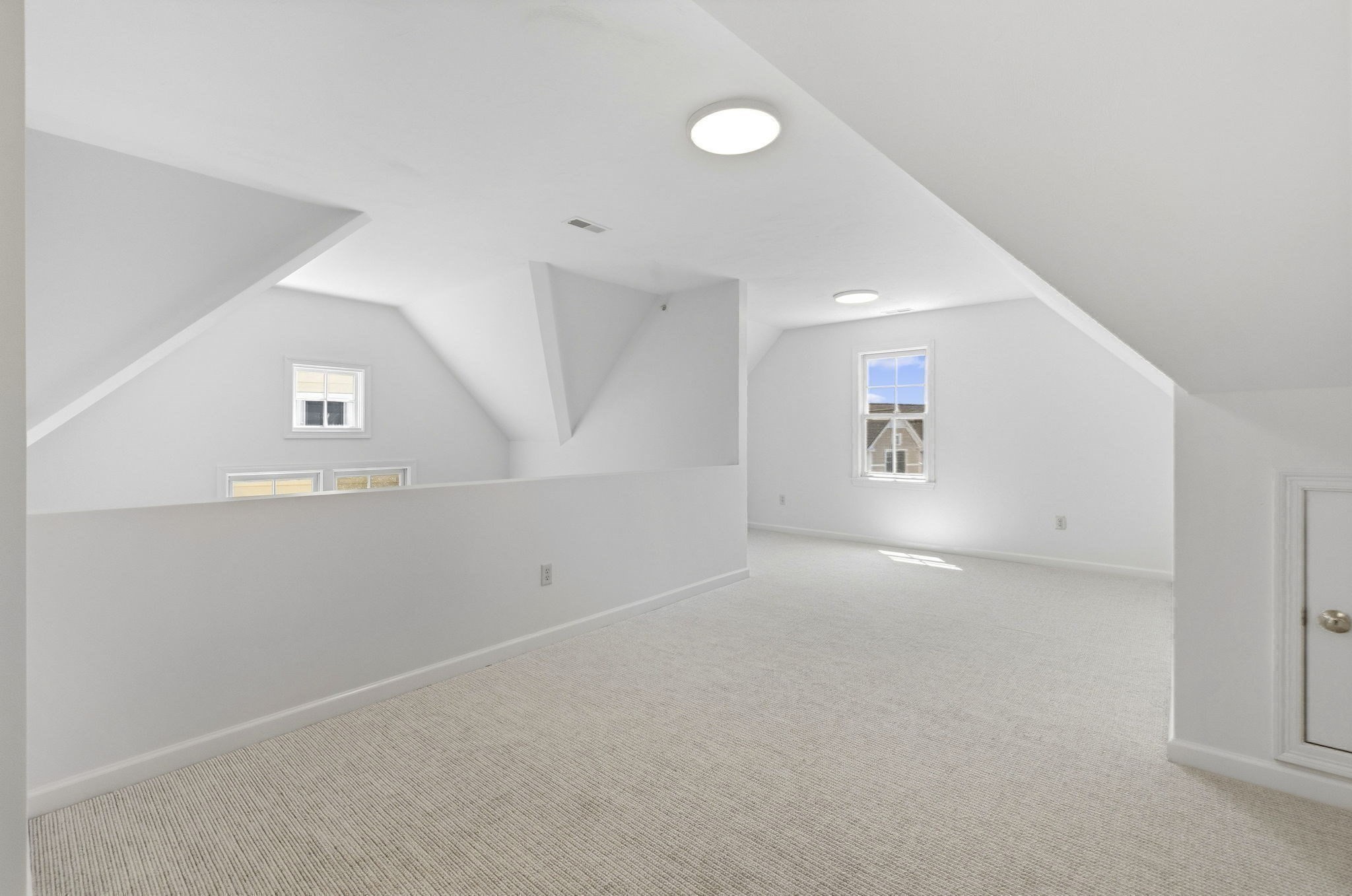 19 Russell Place # 19 Property Photo 8