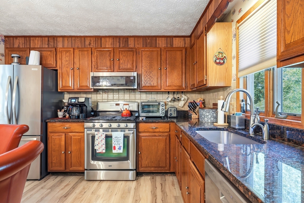 359 Howe Street Property Photo 5