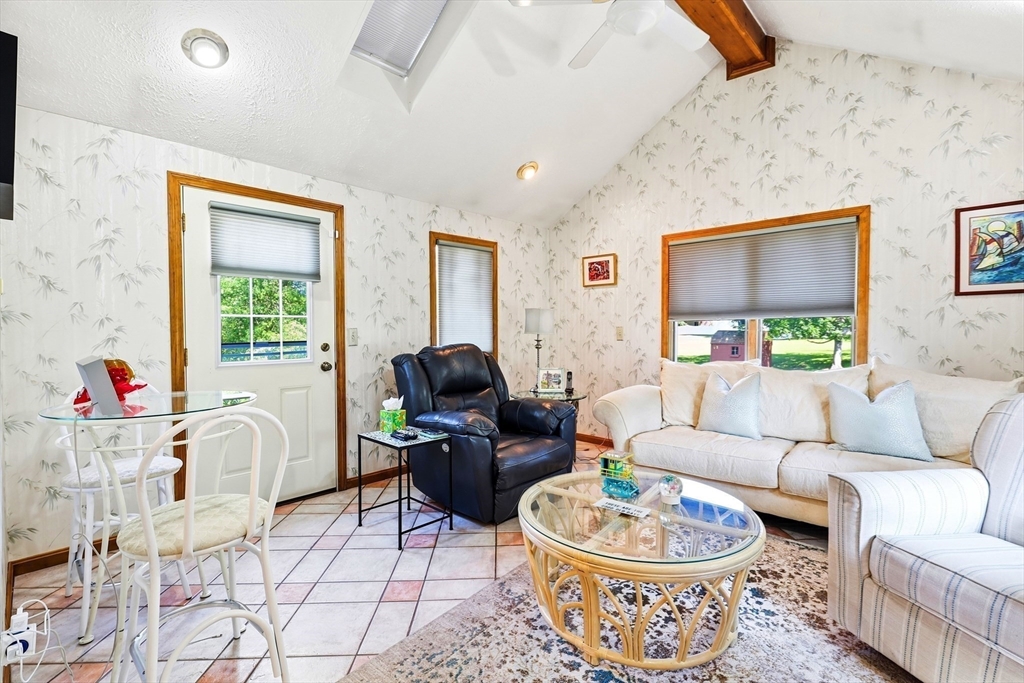 359 Howe Street Property Photo 13