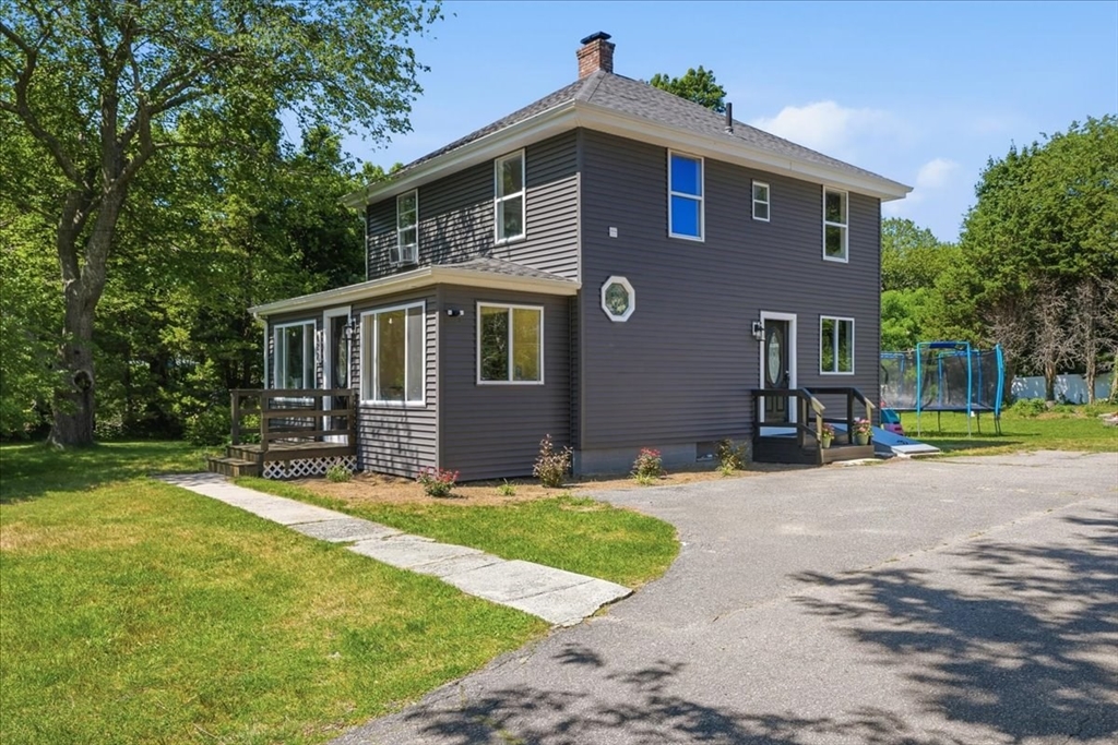 492 State Rd Property Photo 4