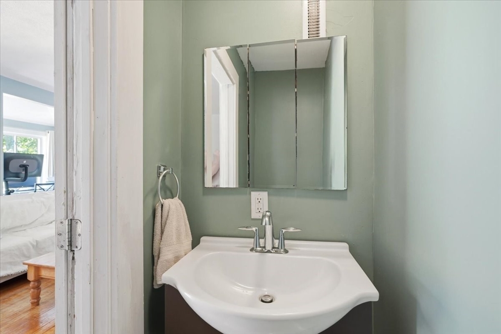 492 State Rd Property Photo 15
