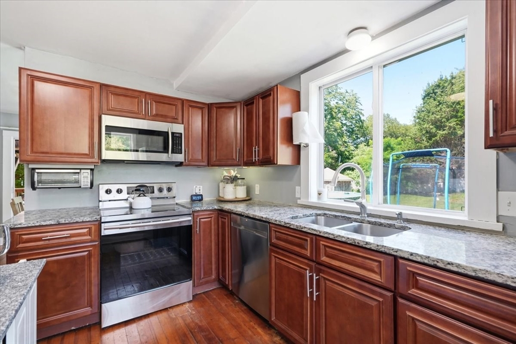 492 State Rd Property Photo 18