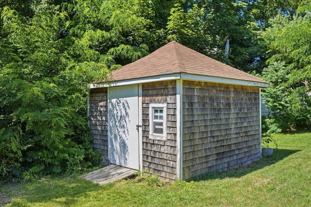 492 State Rd Property Photo 34