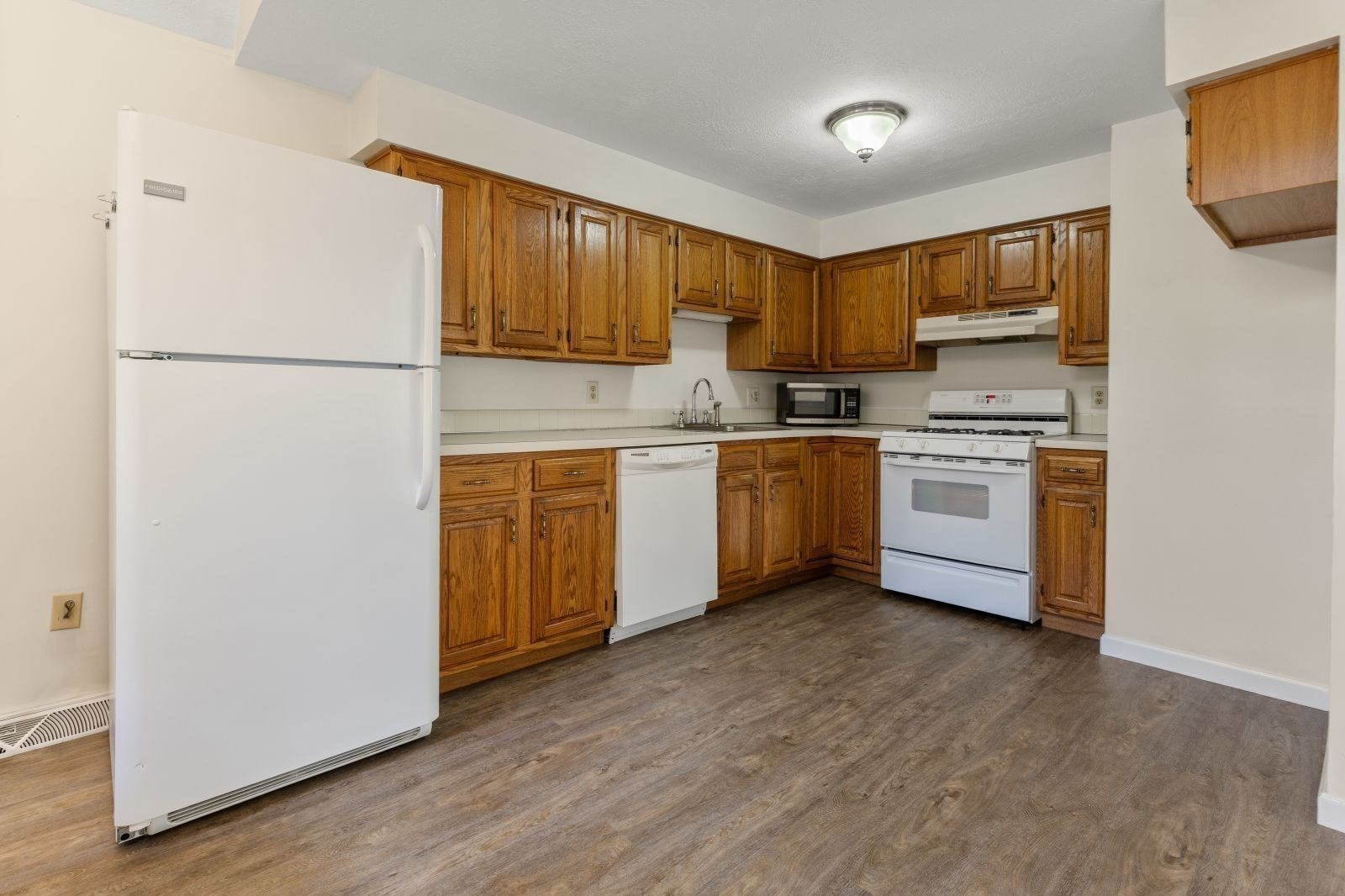 547 Washington St # C10 Property Photo 7
