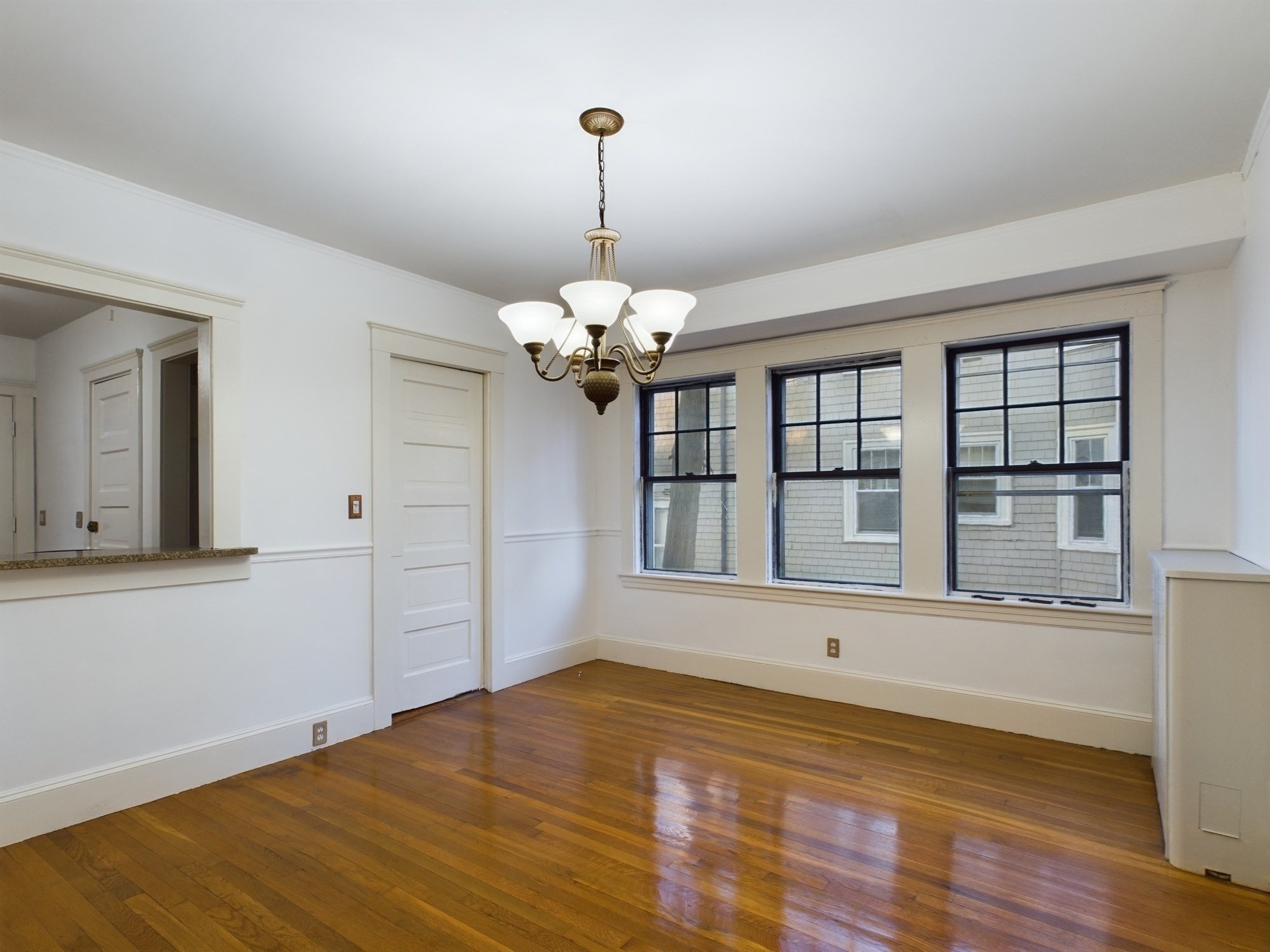 25 Rowe St # 1 Property Photo 5