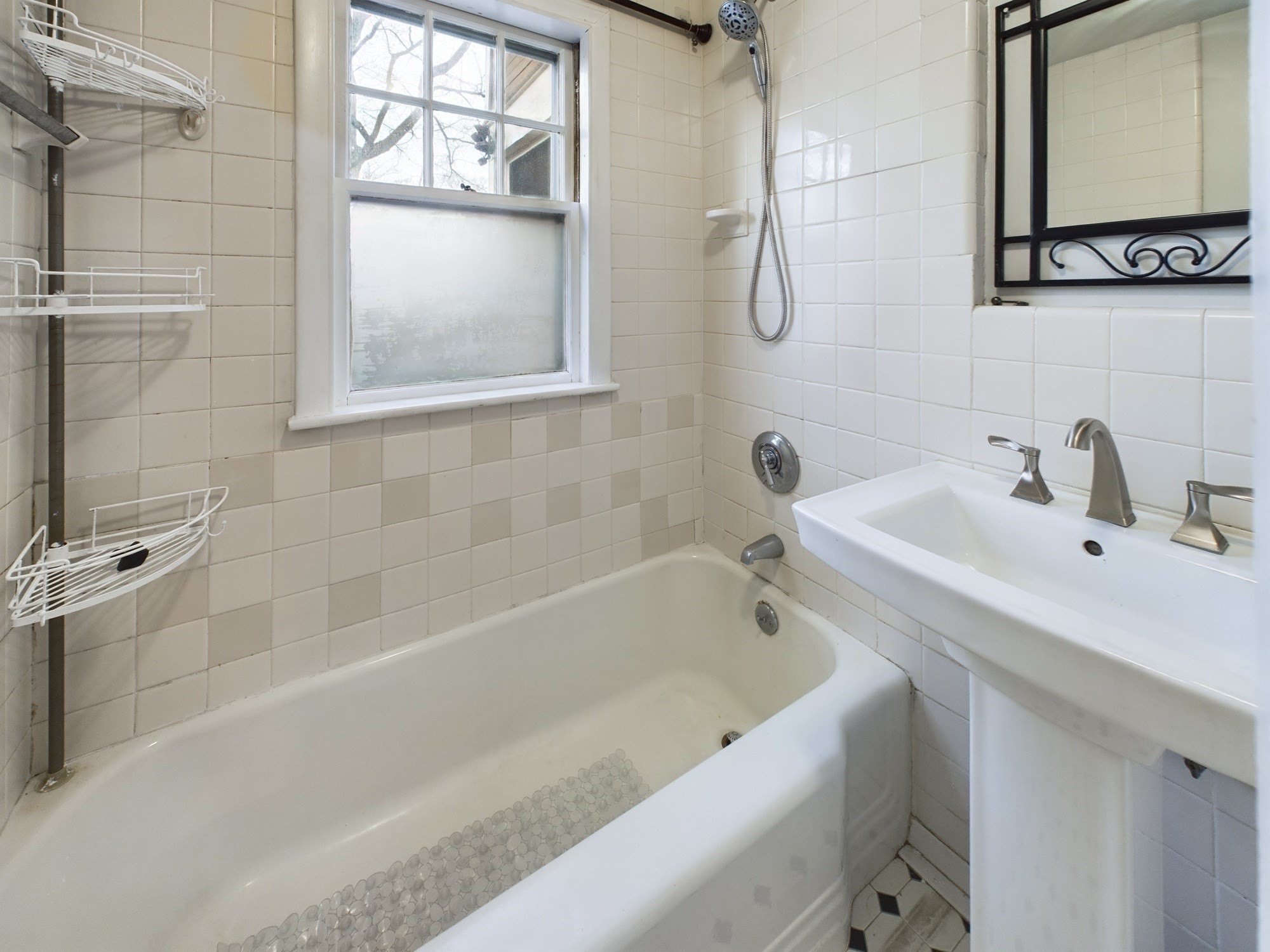 25 Rowe St # 1 Property Photo 10