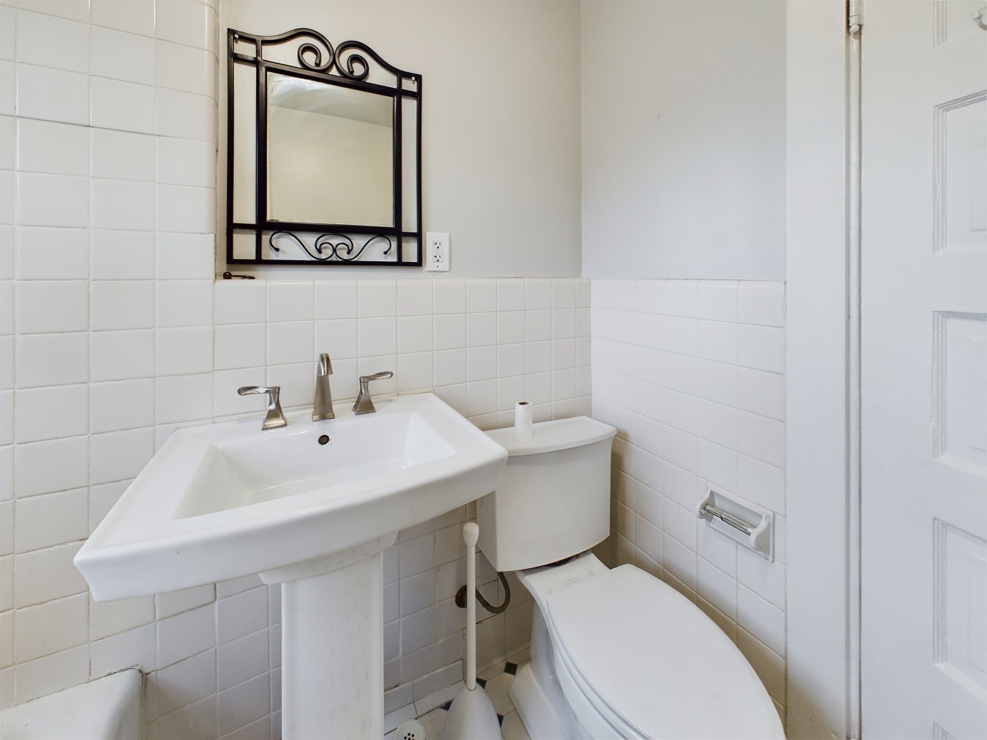 25 Rowe St # 1 Property Photo 11