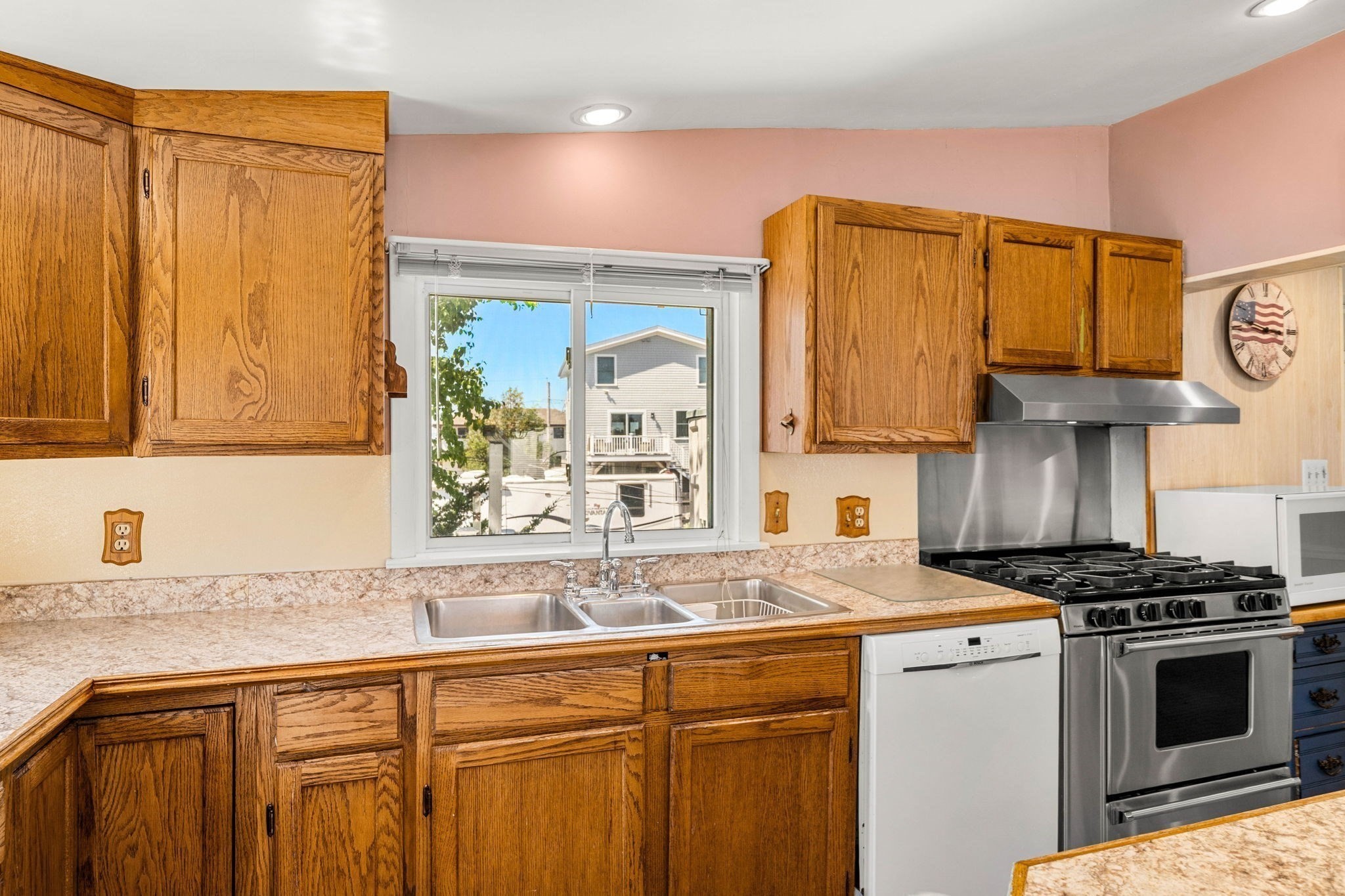 10 70th Street Property Photo 4