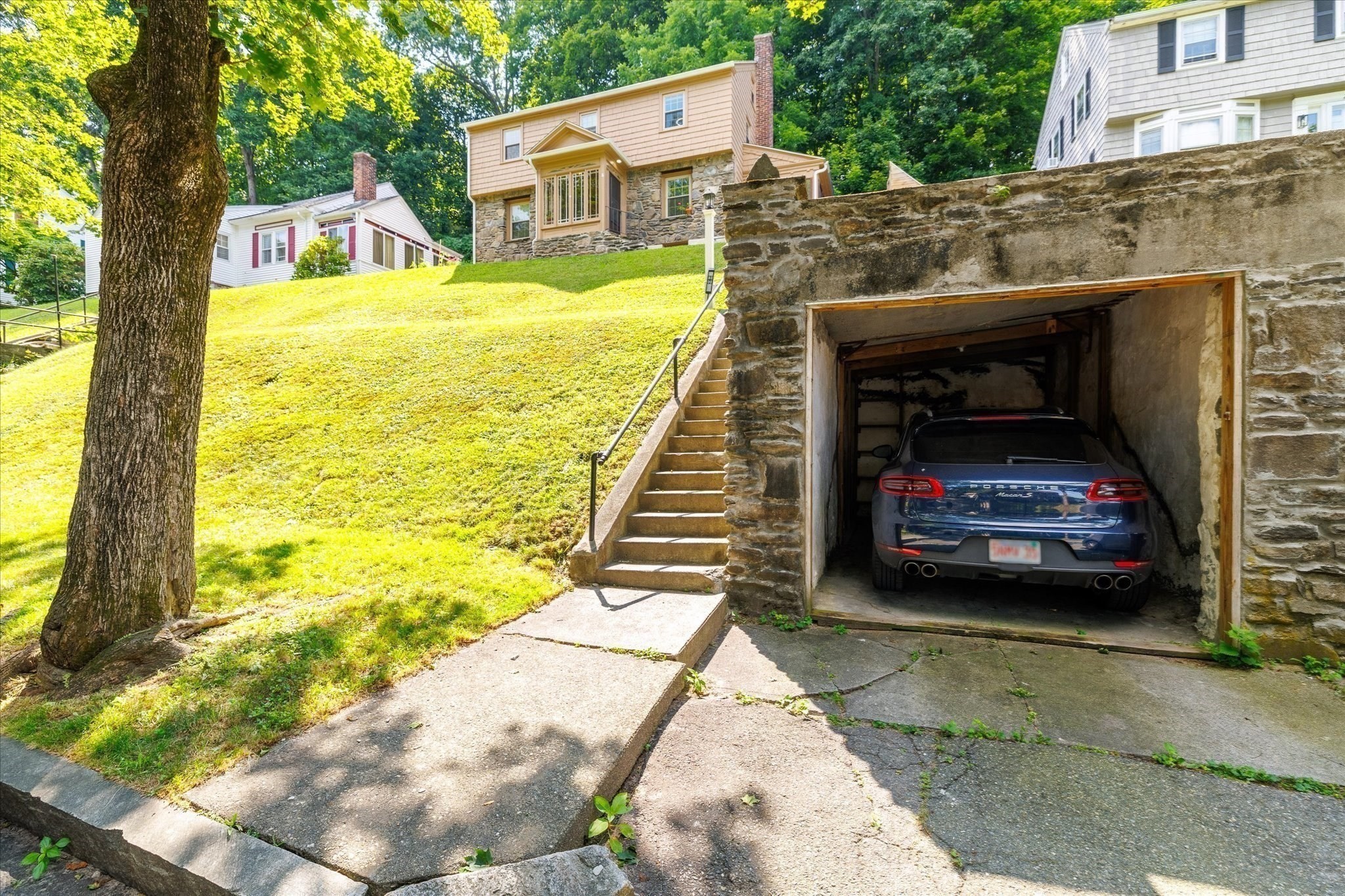 30 Saint Elmo Rd Property Photo 2