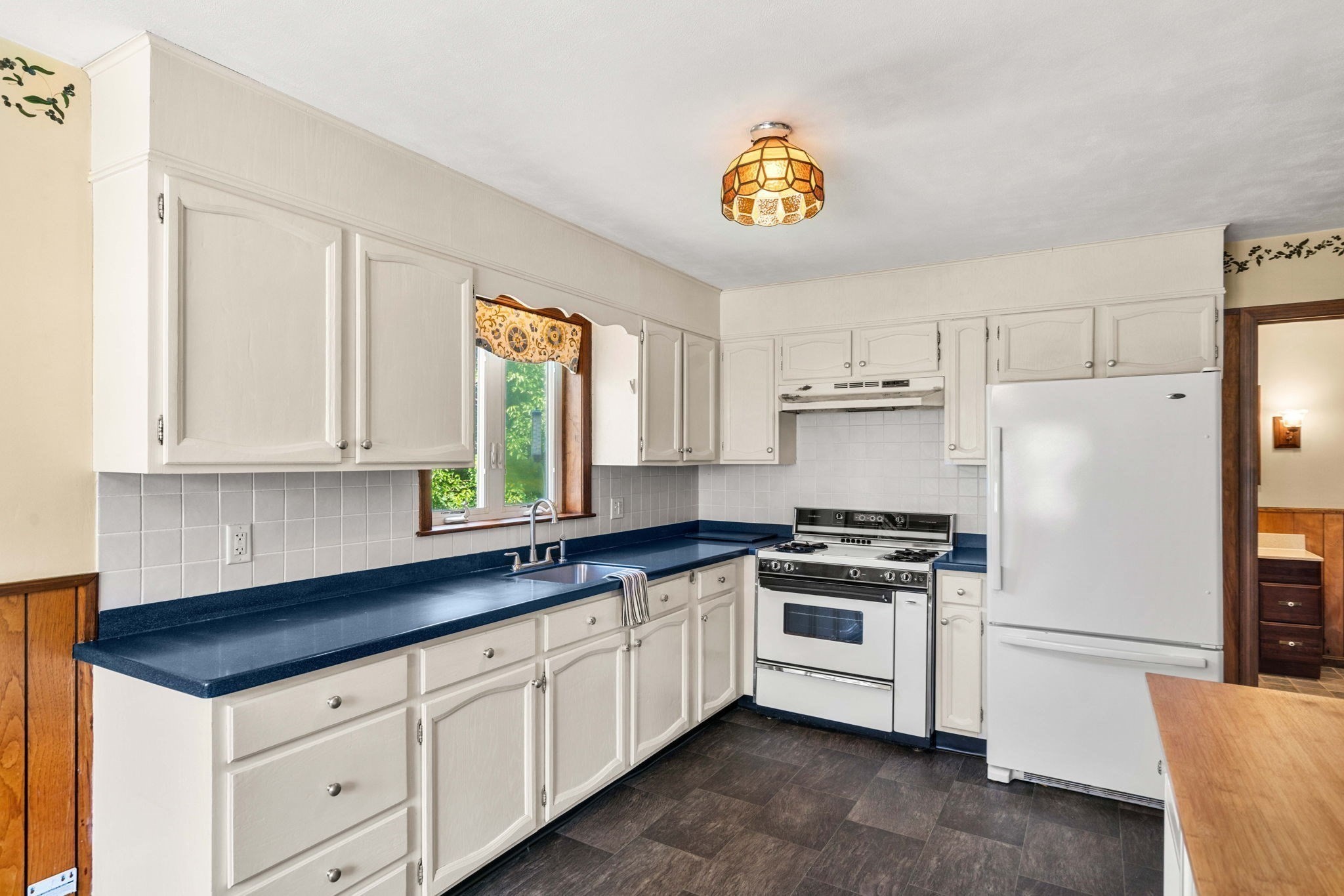 554 Hildreth St Property Photo 4