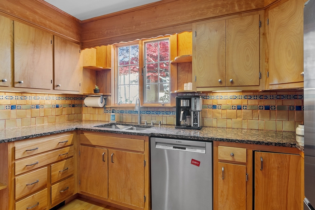144 Hanks Street Property Photo 8