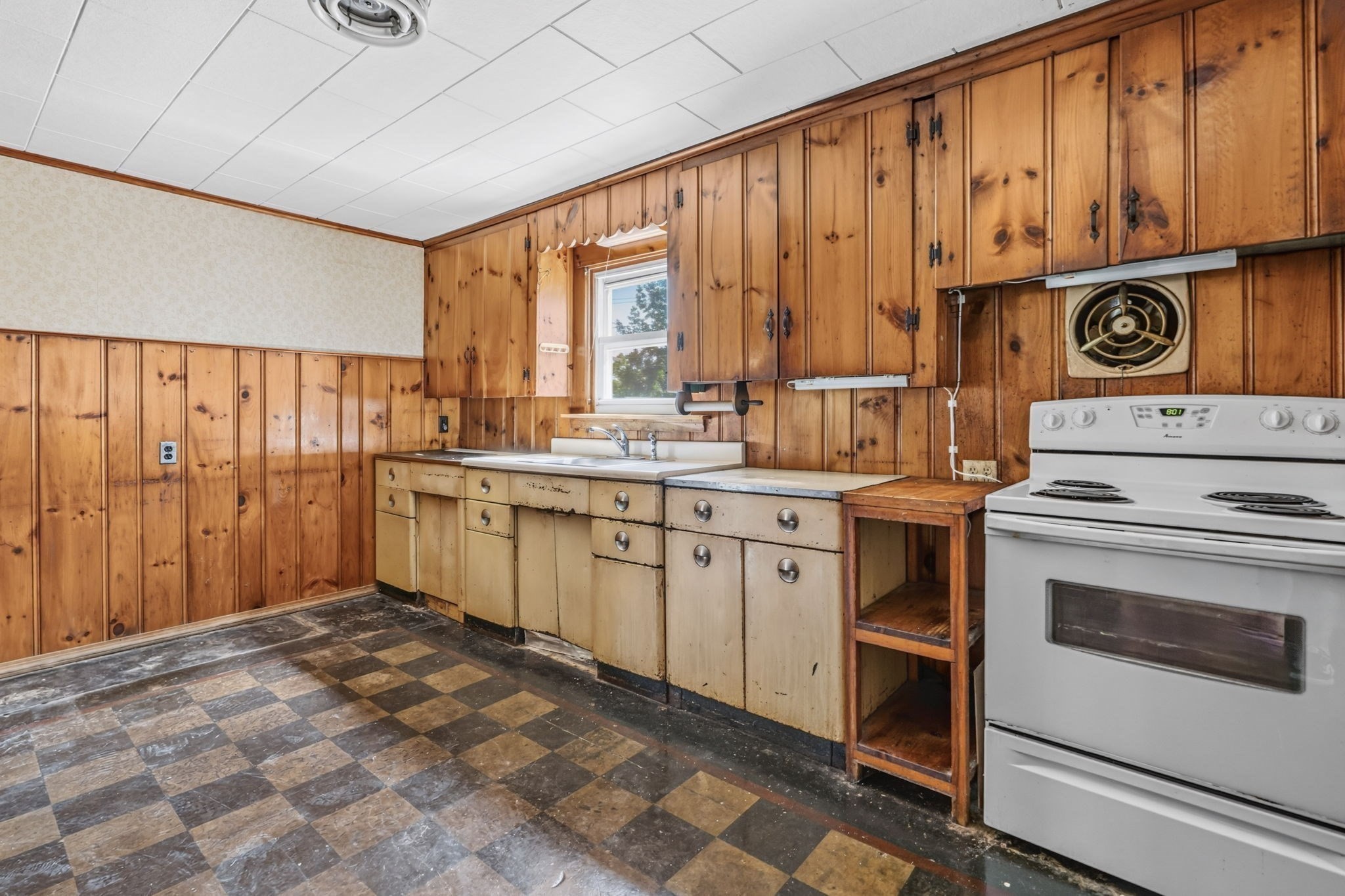 8 Underwood Ave Property Photo 12