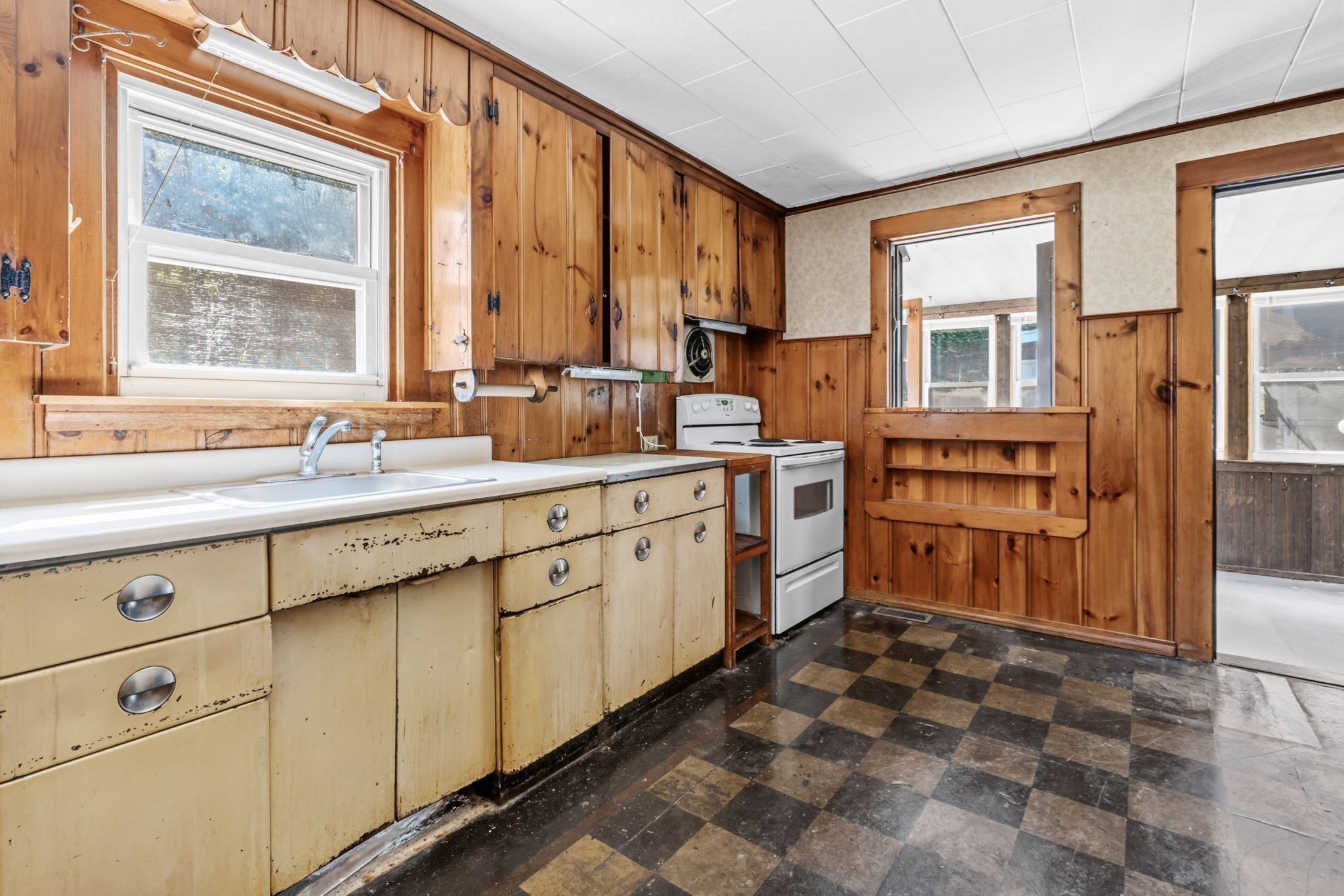 8 Underwood Ave Property Photo 13