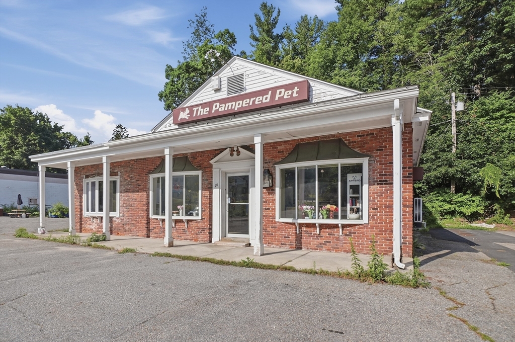 711 Pleasant Street Property Photo 1