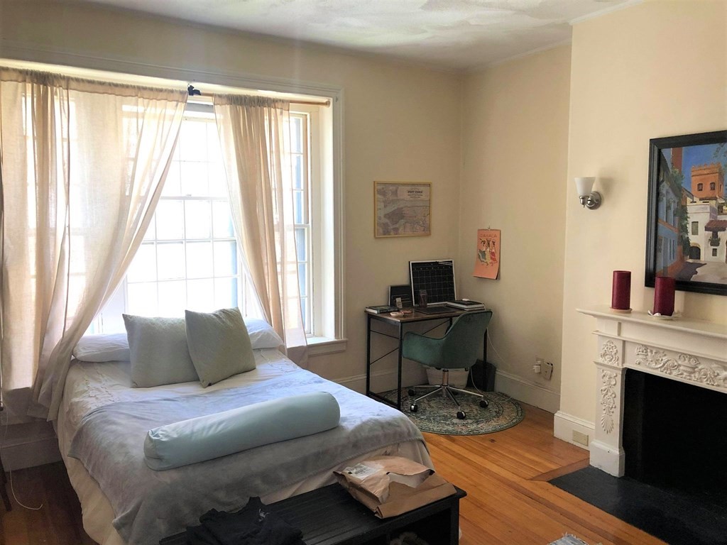 15 Charles # 4L Property Photo 1