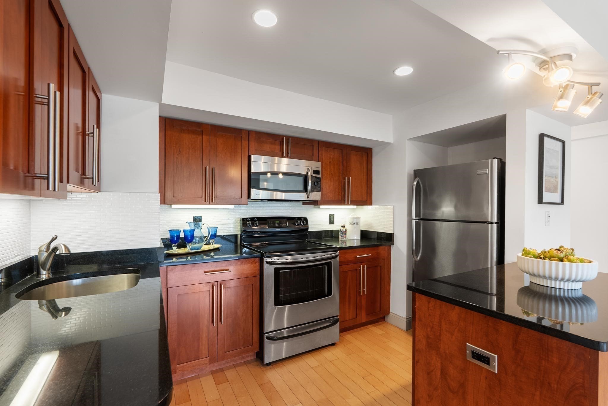 1600 Beacon St # 902 Property Photo 5