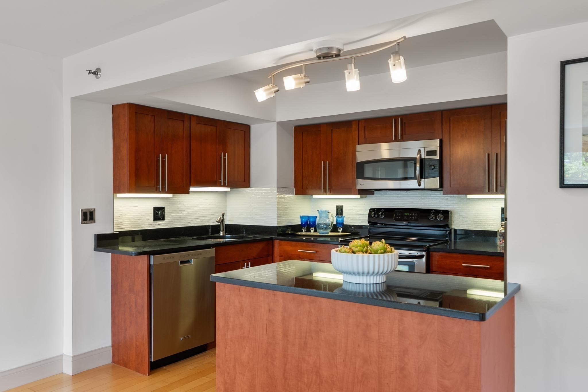 1600 Beacon St # 902 Property Photo 19