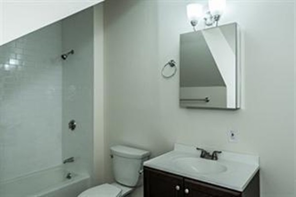 51 Leamington Rd # 2 Property Photo 7