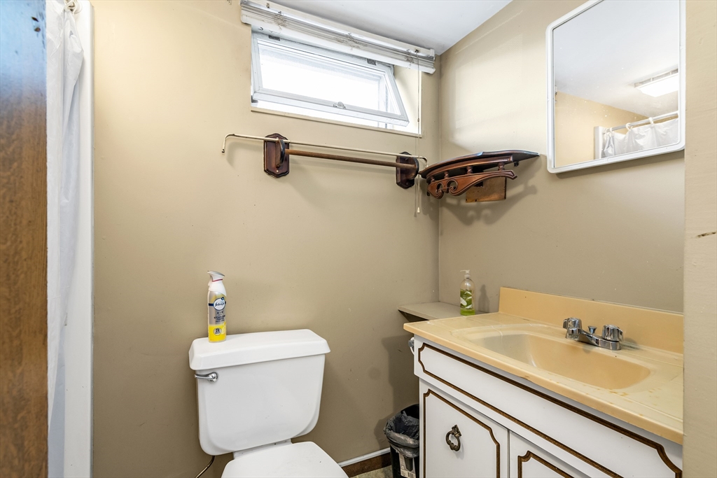 378 Haverhill St Property Photo 17