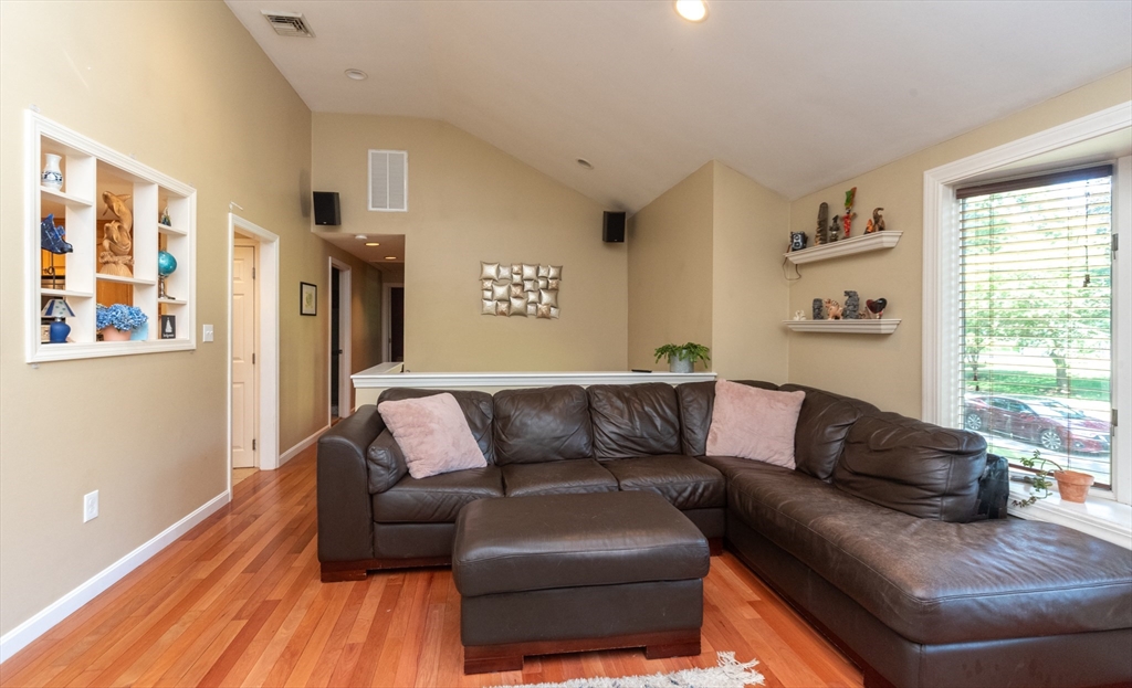 140 Bayberry Cir Property Photo 5