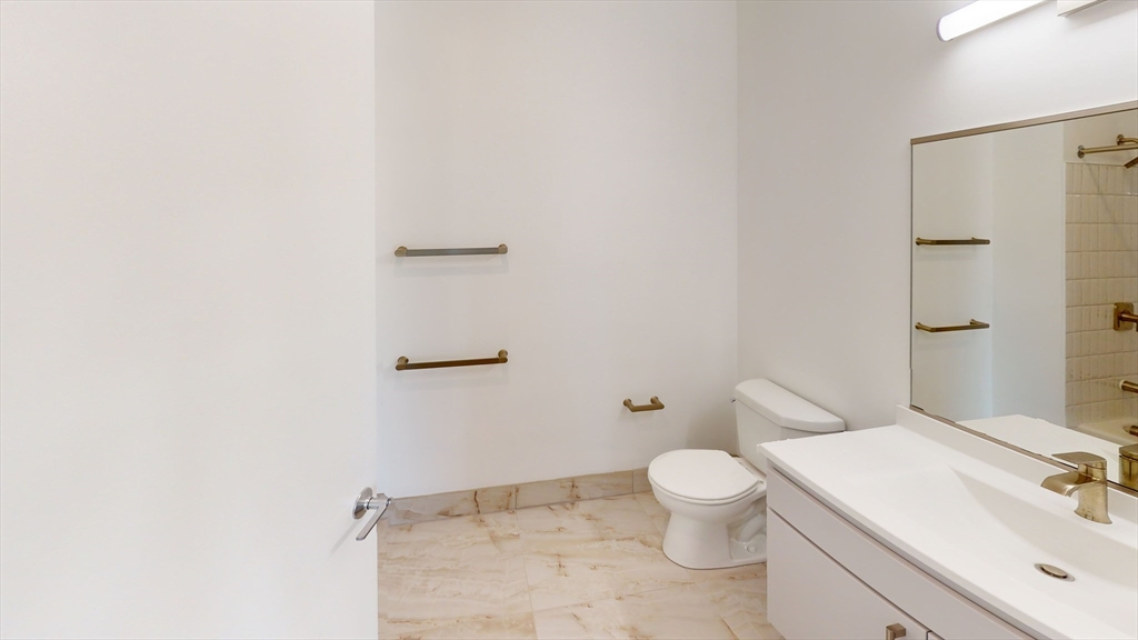 250 Cente # 510 Property Photo 6