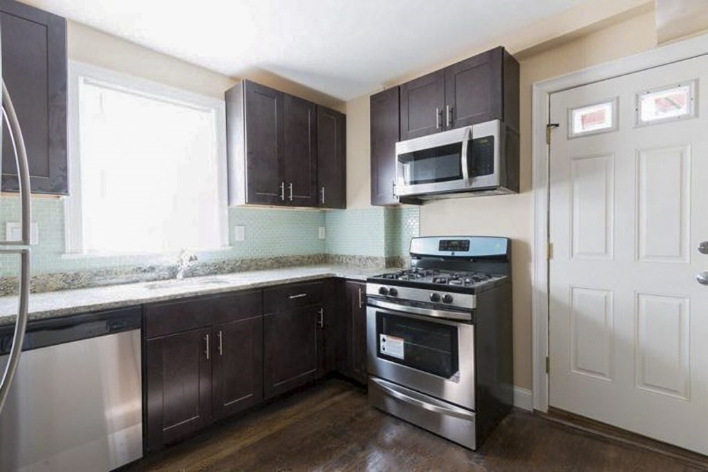 4803 Washington St # 3 Property Photo 3
