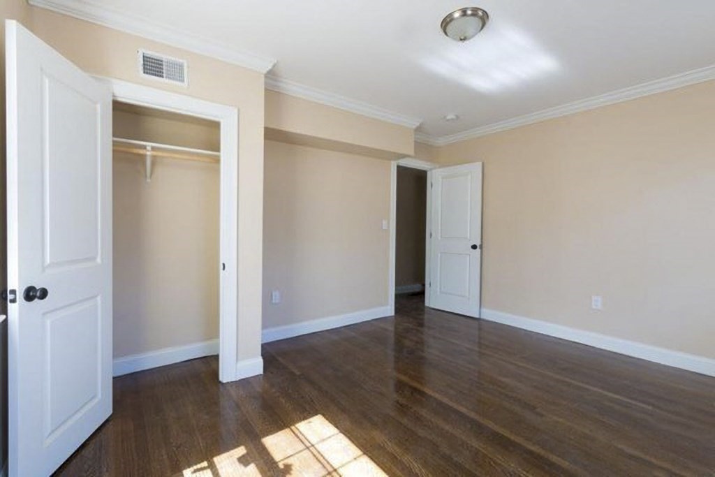 4803 Washington St # 3 Property Photo 6