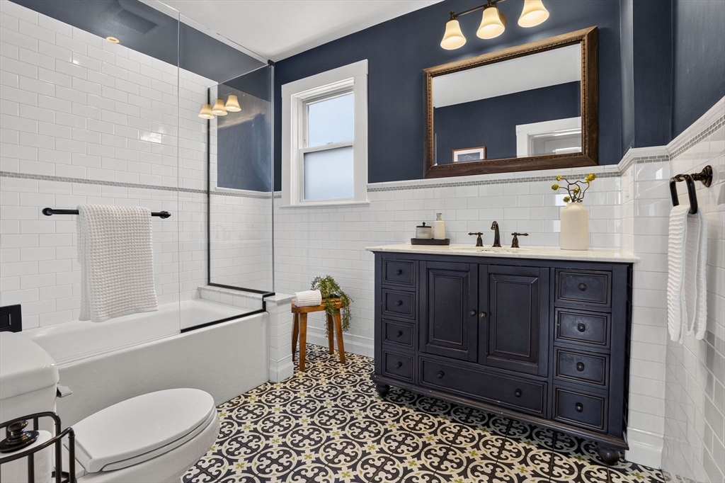 6 Kenney St # B Property Photo 4