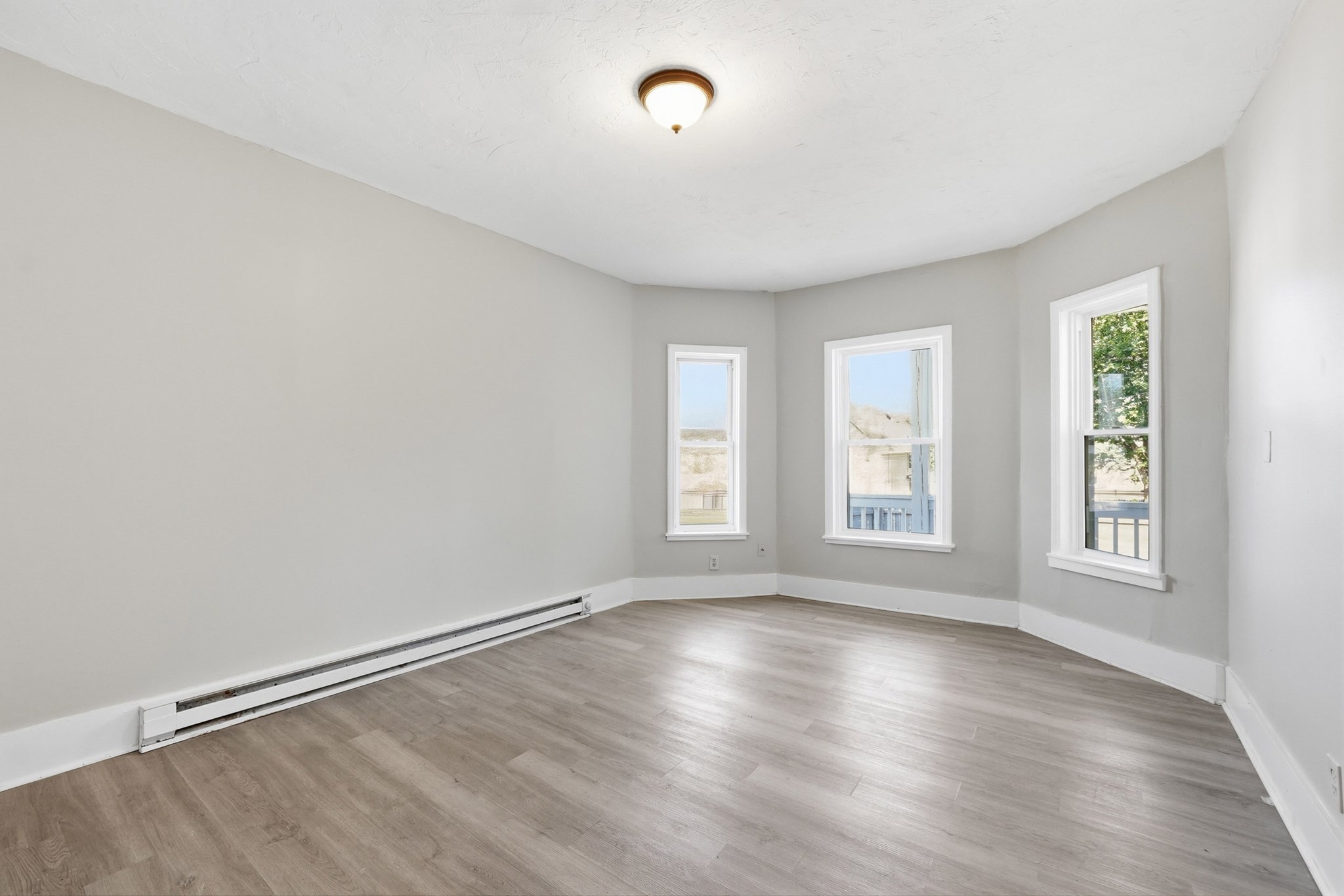 2 Ely St Property Photo 4