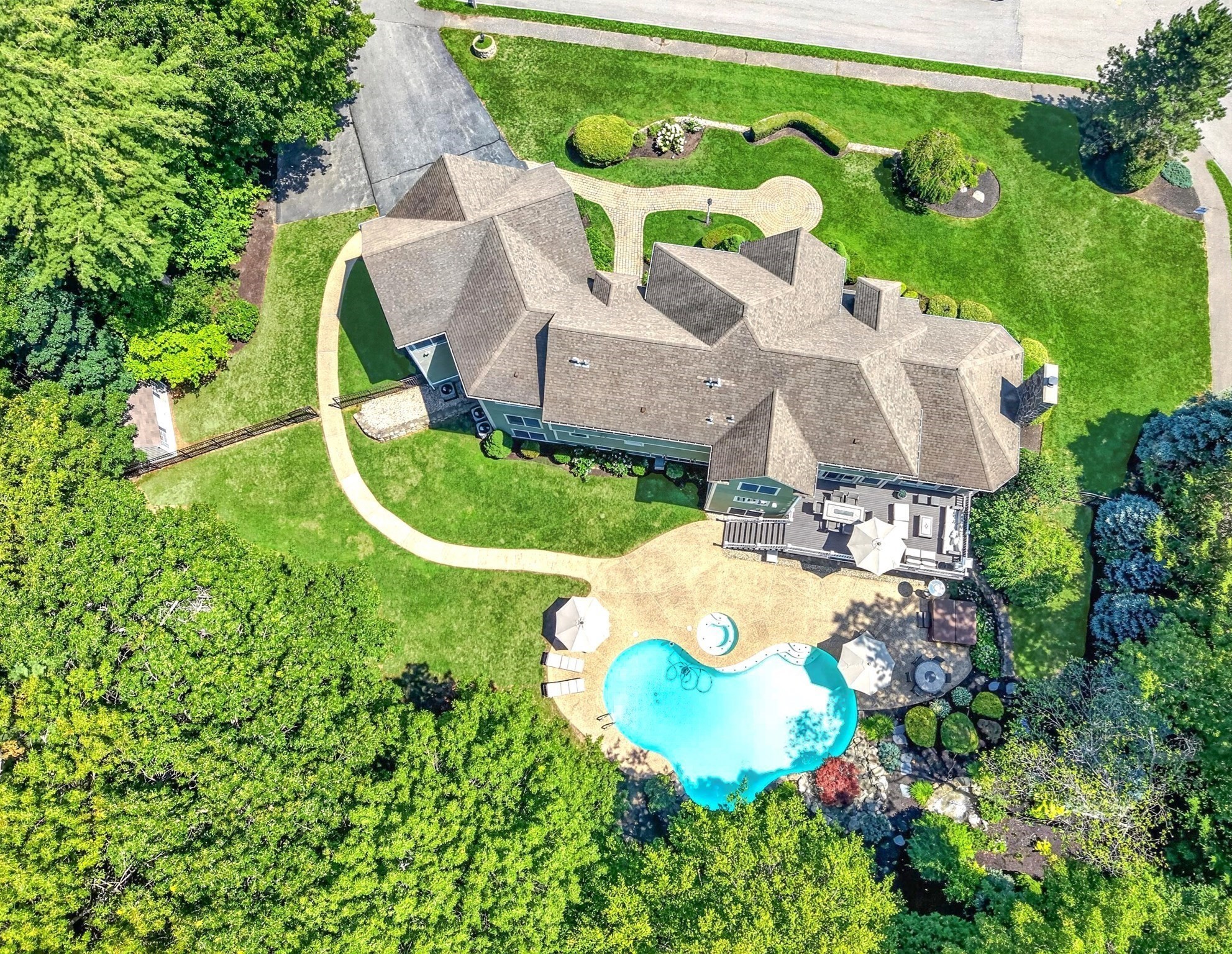 2 Goldman Cir Property Photo 2