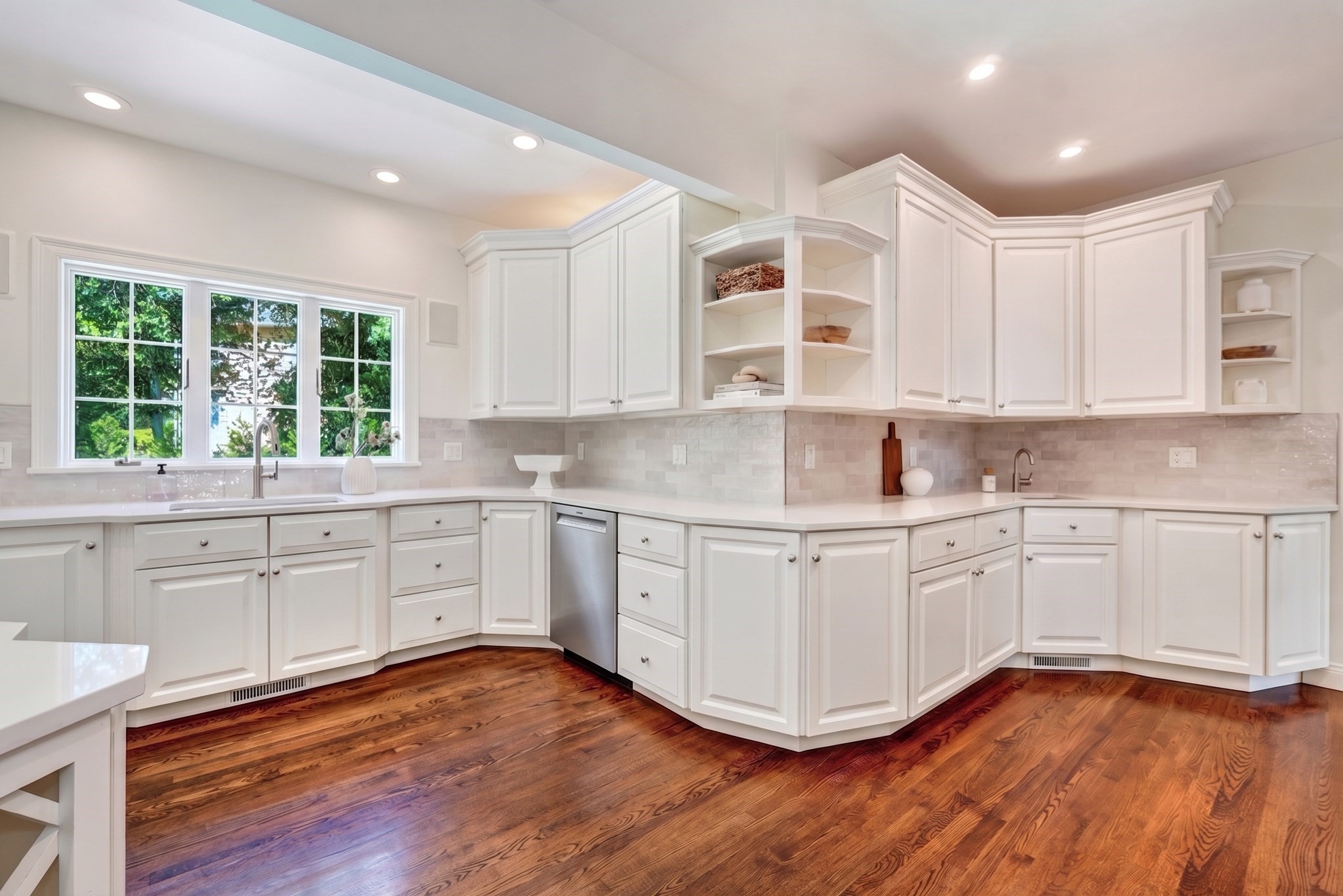 2 Goldman Cir Property Photo 8