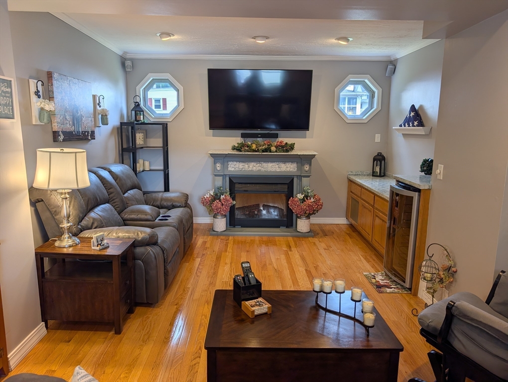 50 Ash St Property Photo 4