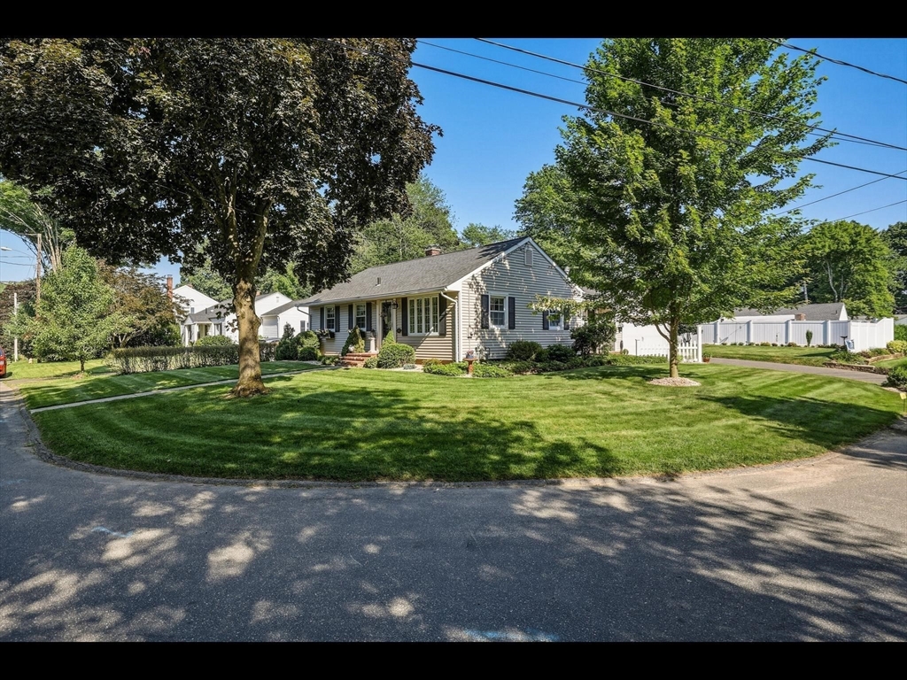 36 Helen Cir Property Photo 2