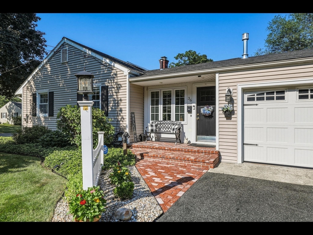 36 Helen Cir Property Photo 5