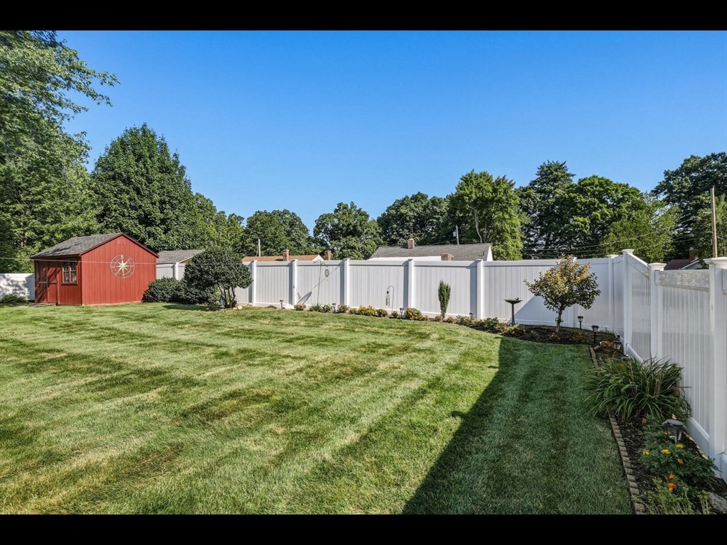36 Helen Cir Property Photo 6