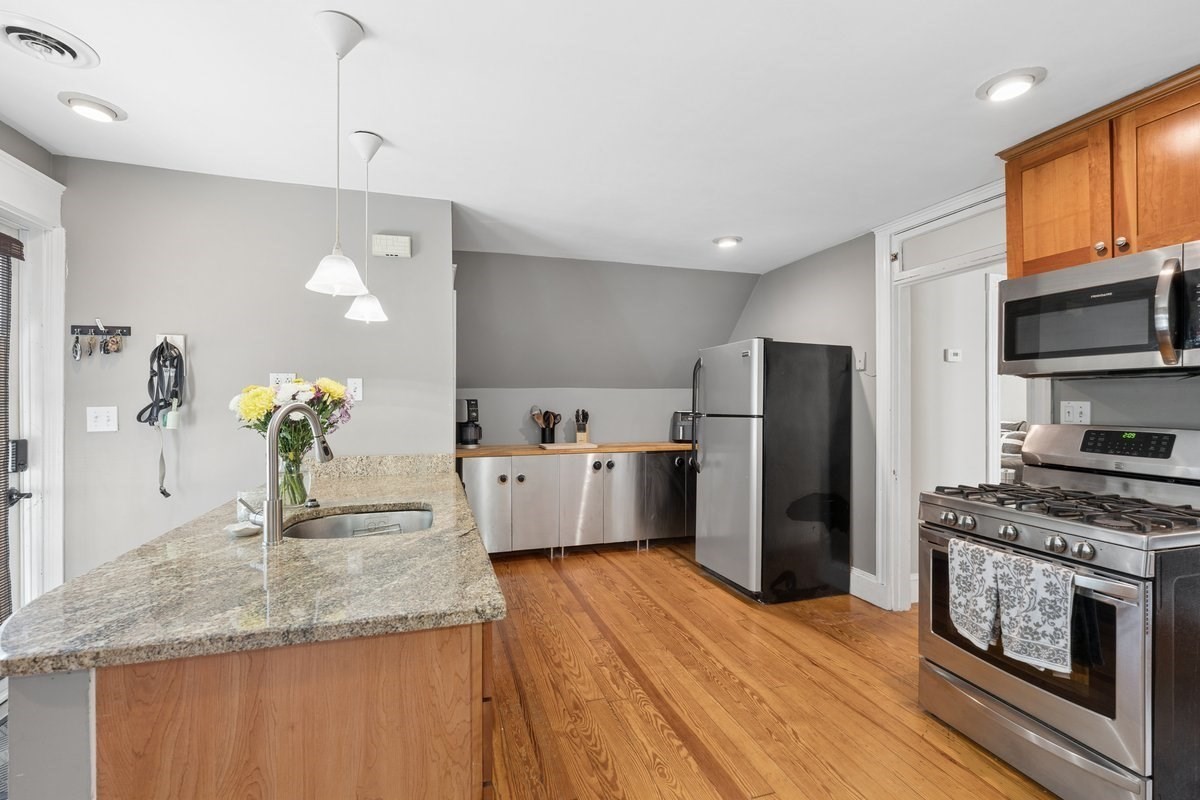 55 King # 3 Property Photo 6