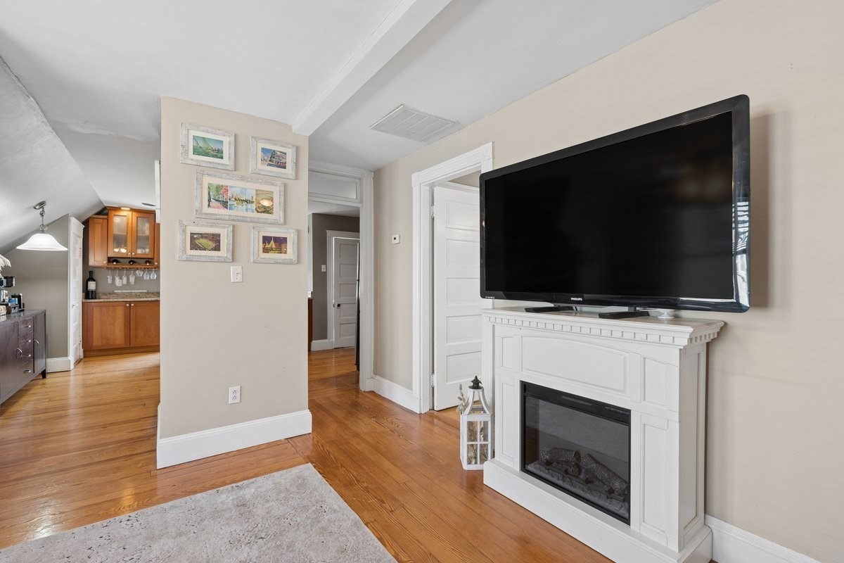 55 King # 3 Property Photo 10