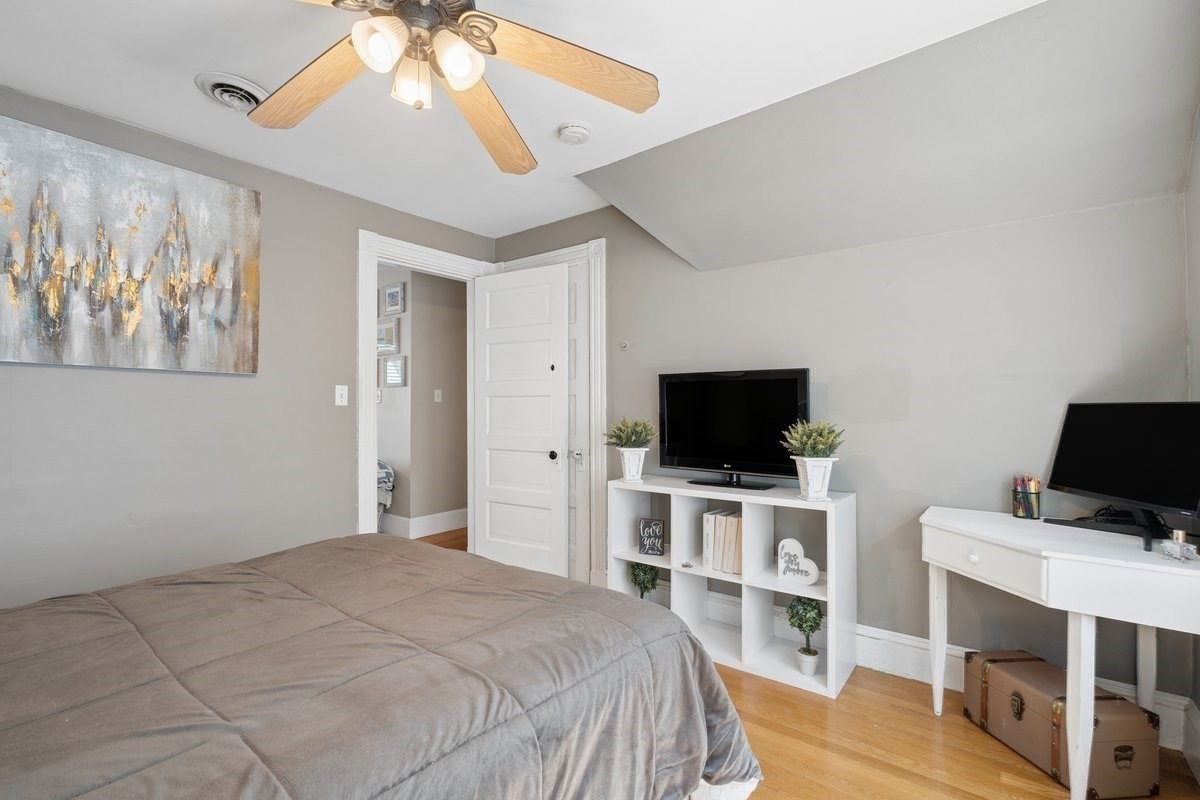 55 King # 3 Property Photo 18