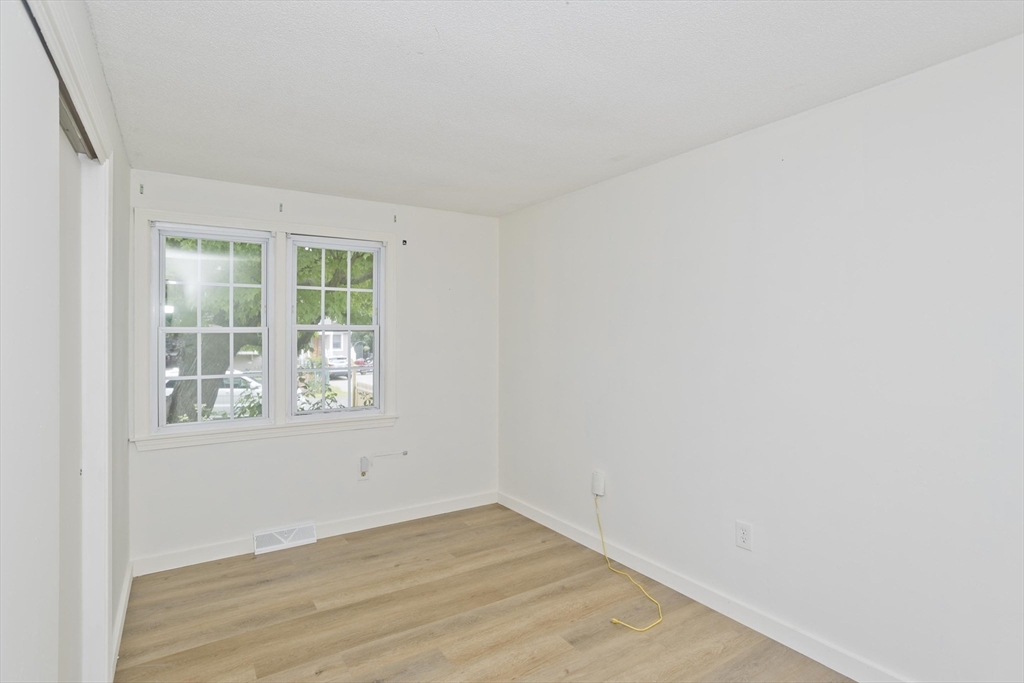 70 Yeoman Avenue Property Photo 32
