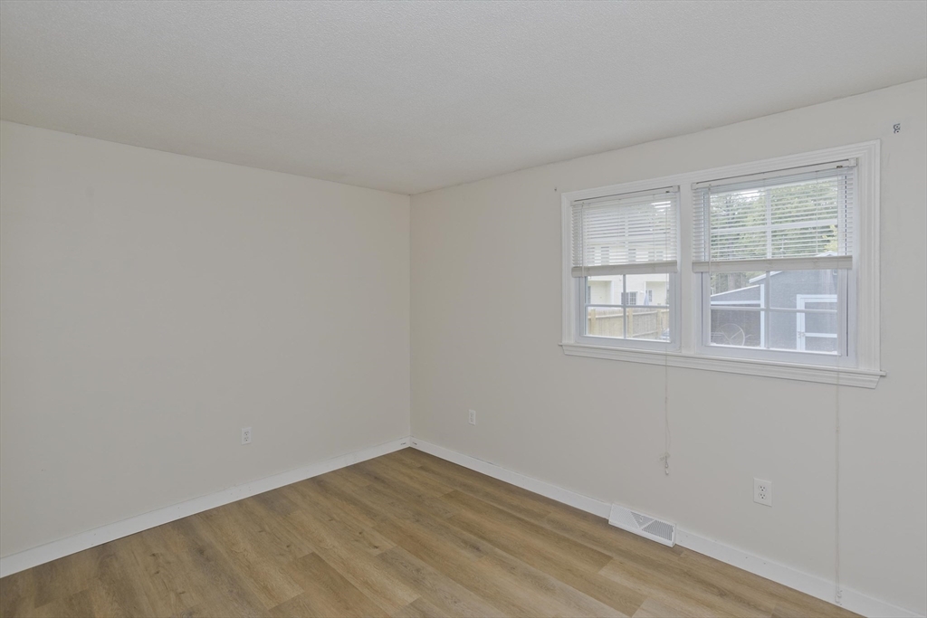 70 Yeoman Avenue Property Photo 35