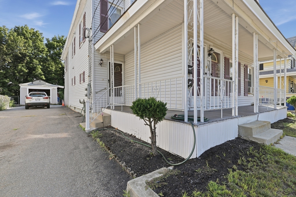 100 Lincoln Terrace Property Photo 4