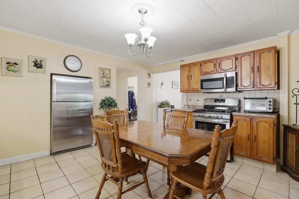 100 Lincoln Terrace Property Photo 7