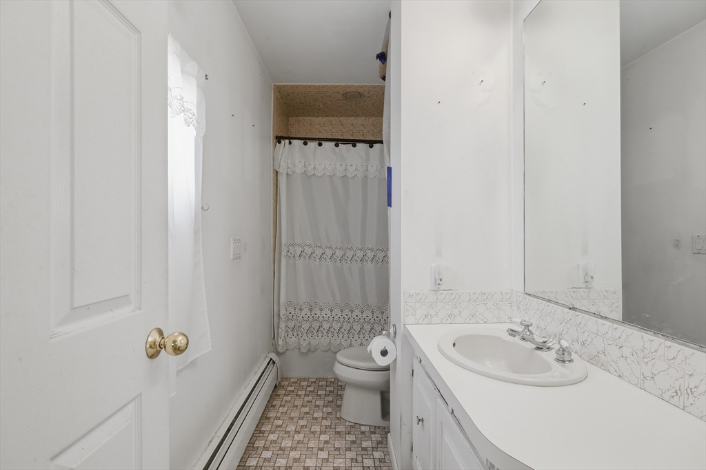 100 Lincoln Terrace Property Photo 10