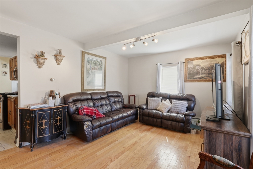100 Lincoln Terrace Property Photo 11