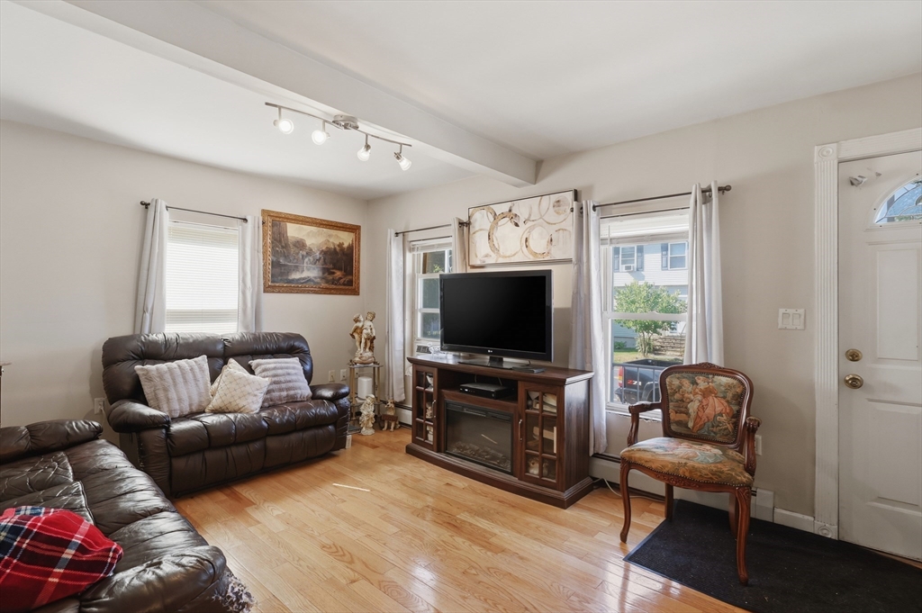 100 Lincoln Terrace Property Photo 12