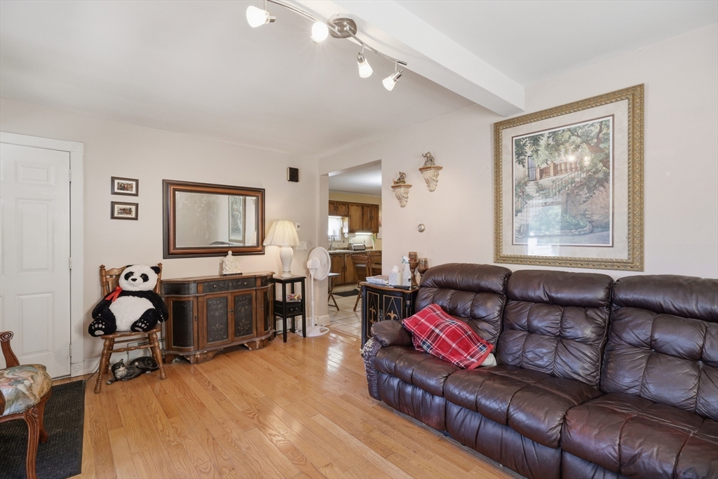 100 Lincoln Terrace Property Photo 13