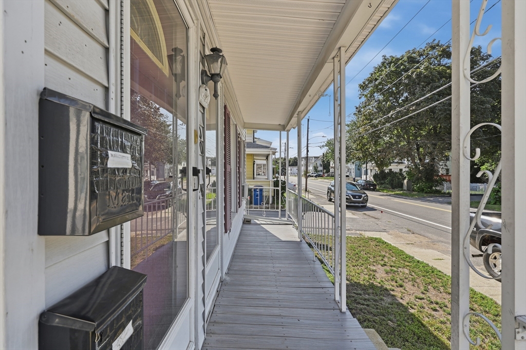 100 Lincoln Terrace Property Photo 23