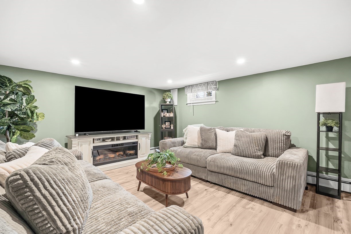 50 Holland Street Property Photo 31
